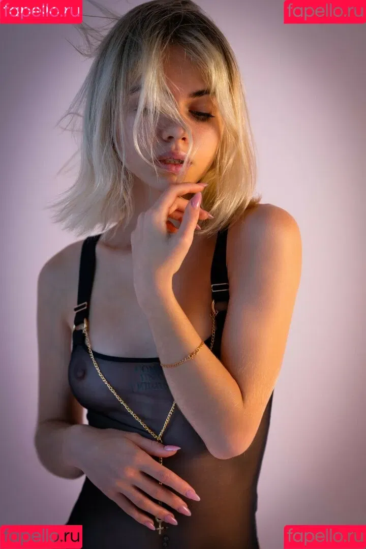 Alexandra Smelova / alex_lolly_ / smelovandmila Onlyfans Photo Gallery 
