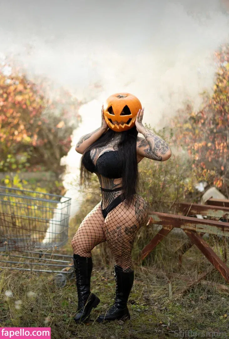 Stifflersmom / officialstifflersmom Onlyfans Photo Gallery 