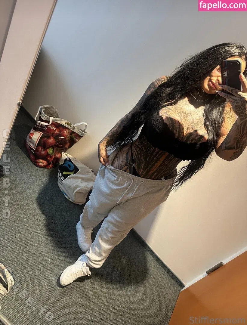 Stifflersmom / officialstifflersmom Onlyfans Photo Gallery 