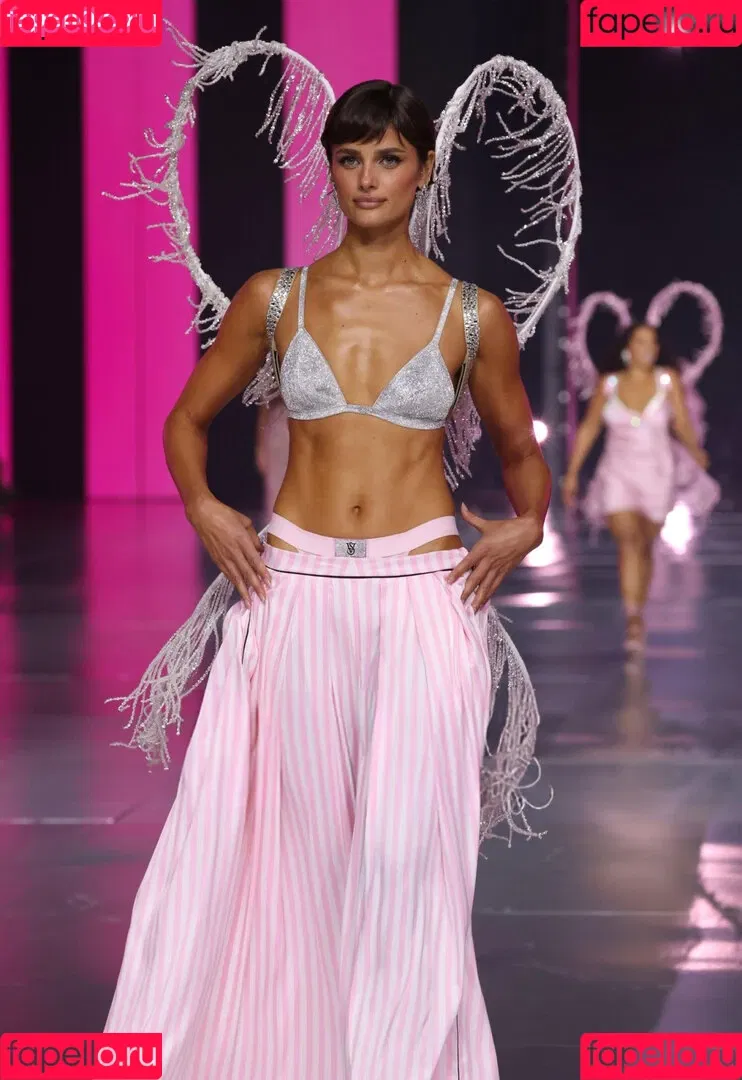 Taylor Marie Hill / taylerhillss / taylor_hill Onlyfans Photo Gallery 