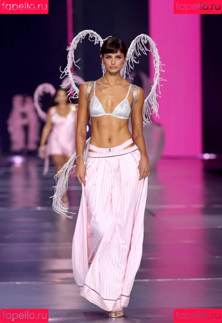 Taylor Marie Hill / taylerhillss / taylor_hill Onlyfans Photo Gallery 