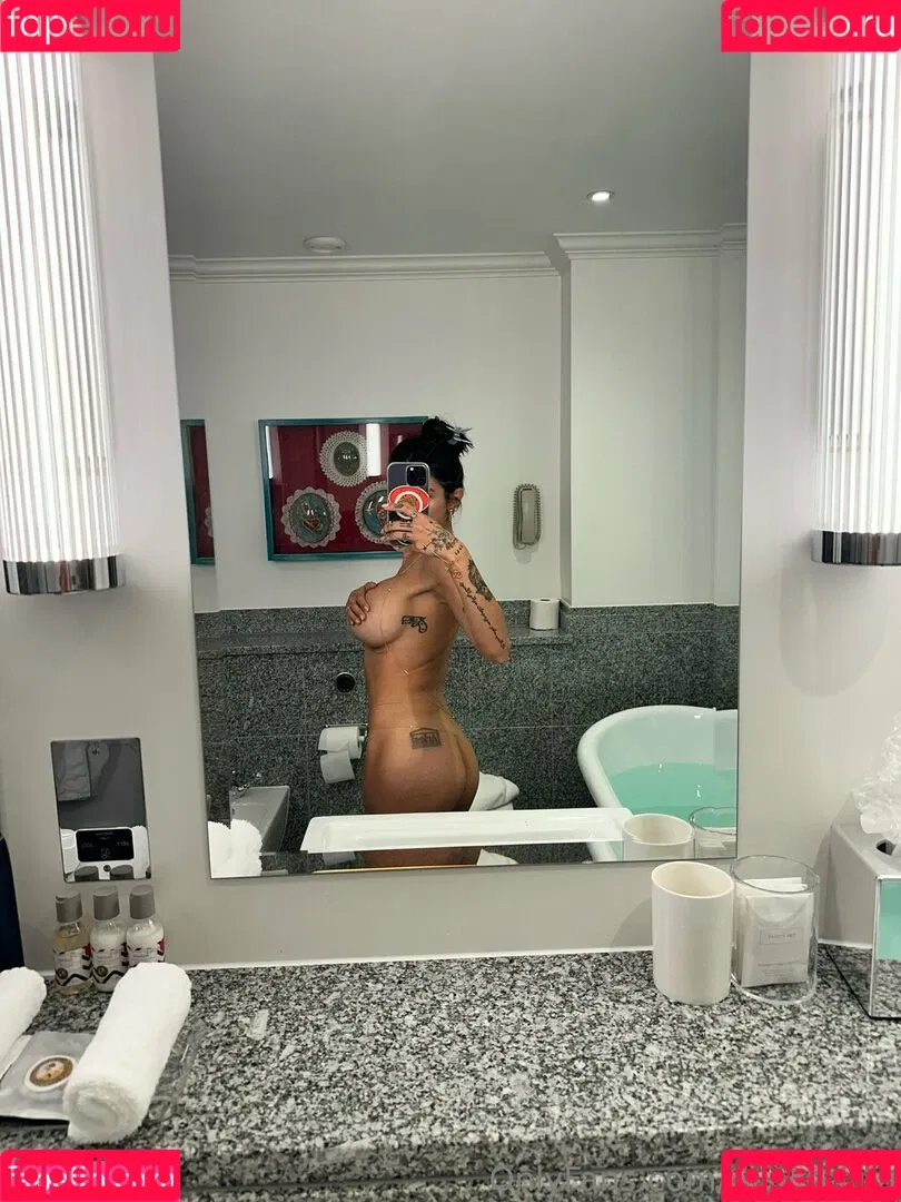 Mia Khalifa / miakhalifa Onlyfans Photo Gallery 