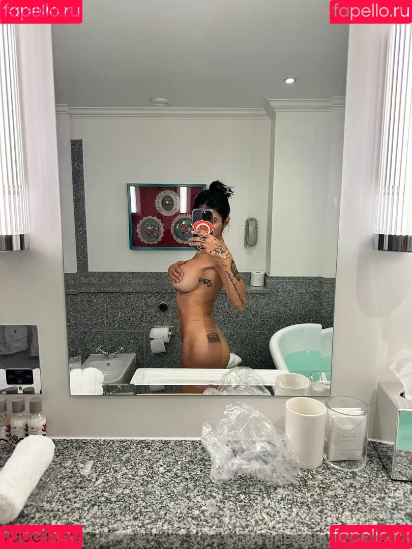 Mia Khalifa / miakhalifa Onlyfans Photo Gallery 