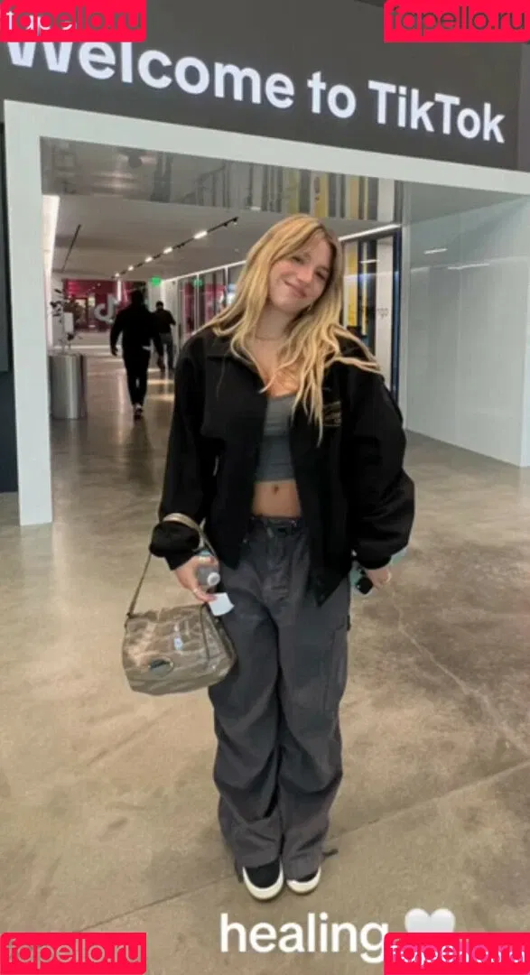 Mackenzie Ziegler / kenzie Onlyfans Photo Gallery 