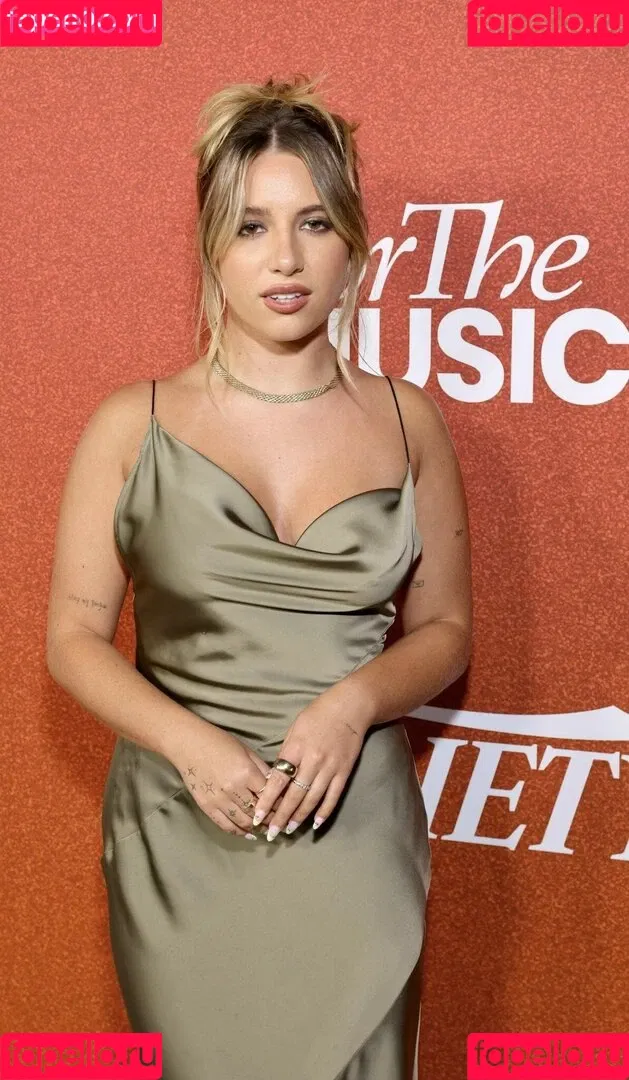 Mackenzie Ziegler / kenzie Onlyfans Photo Gallery 