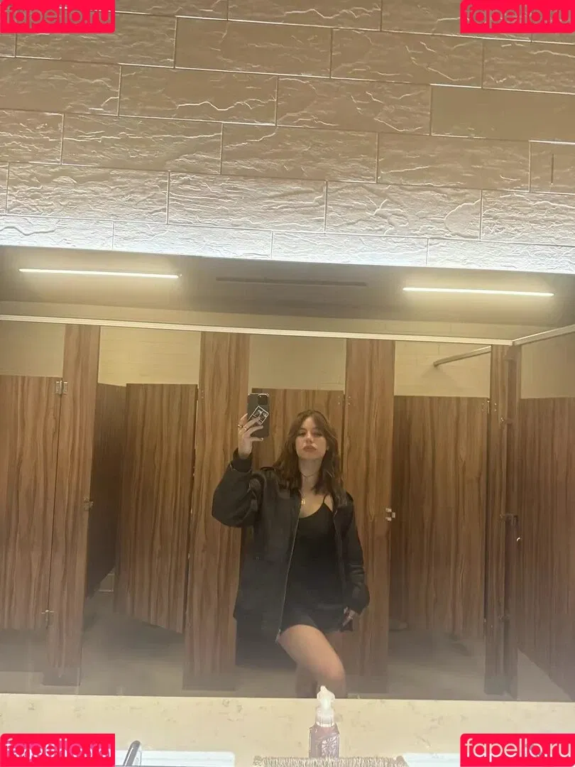 Mackenzie Ziegler / kenzie Onlyfans Photo Gallery 
