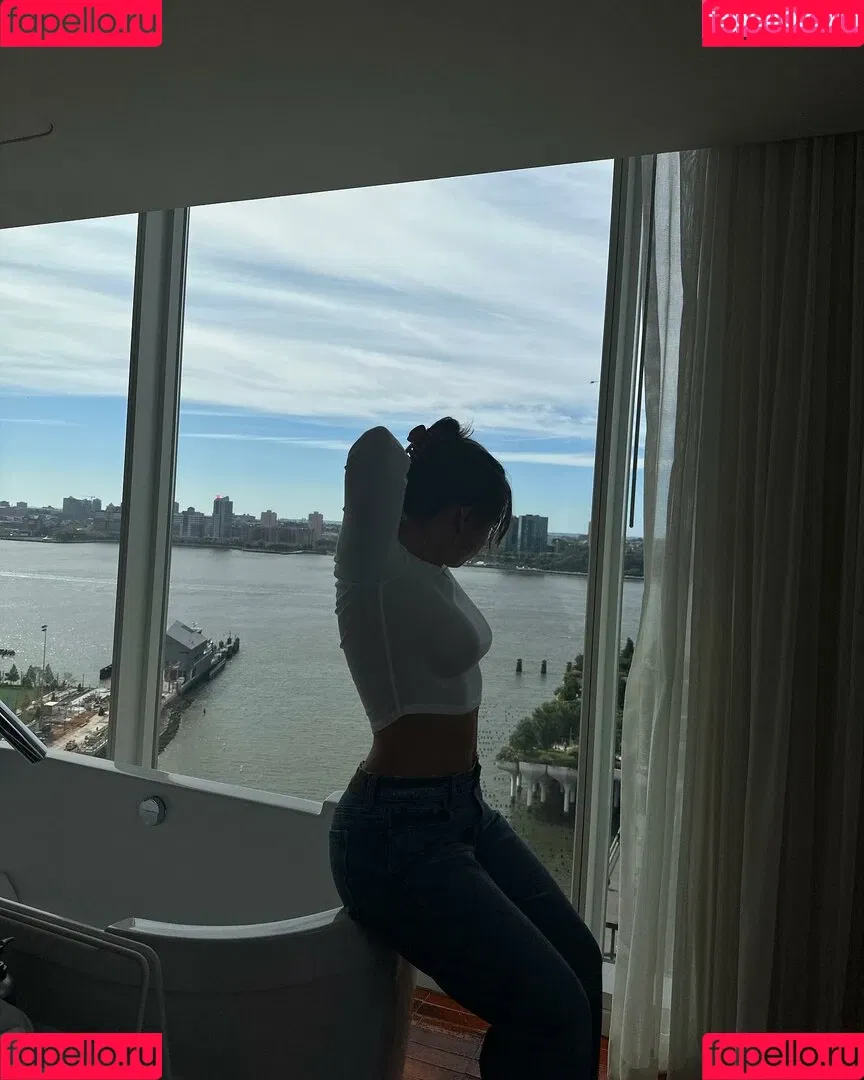 Mackenzie Ziegler / kenzie Onlyfans Photo Gallery 