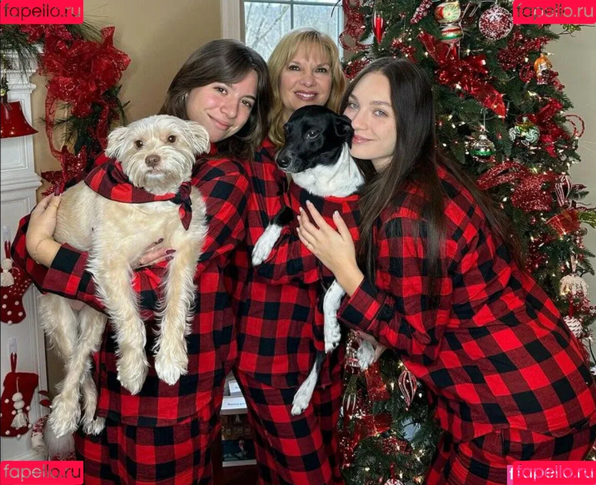 Mackenzie Ziegler / kenzie Onlyfans Photo Gallery 