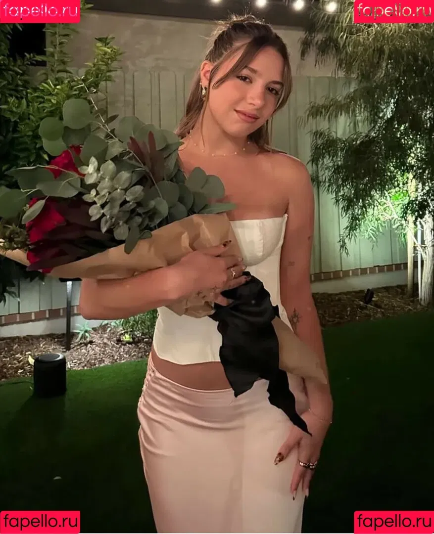 Mackenzie Ziegler / kenzie Onlyfans Photo Gallery 