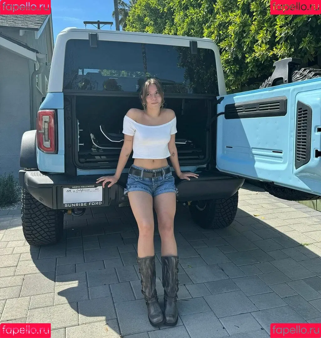 Mackenzie Ziegler / kenzie Onlyfans Photo Gallery 