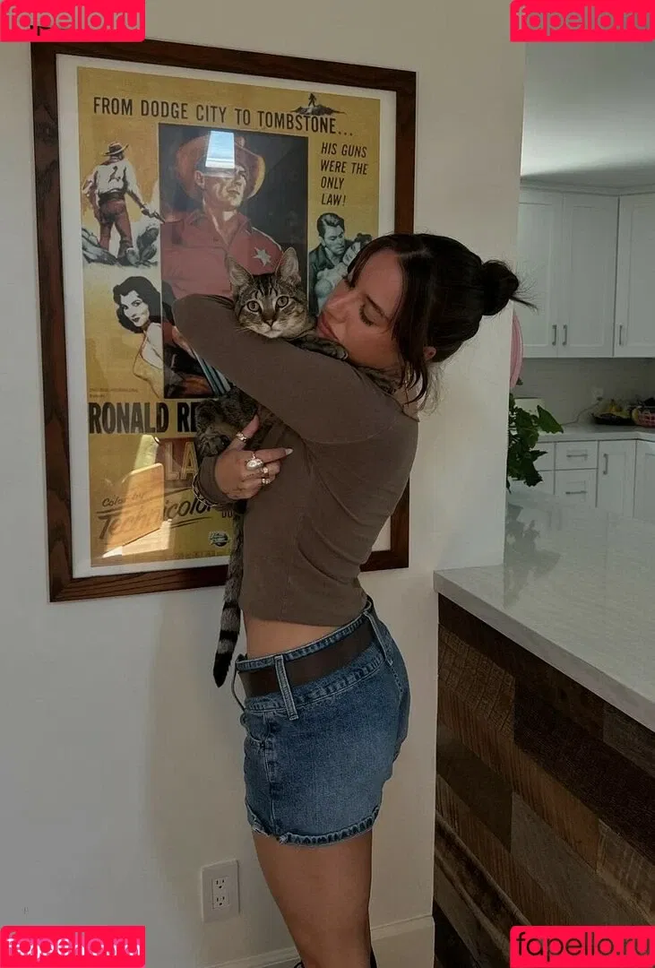 Mackenzie Ziegler / kenzie Onlyfans Photo Gallery 