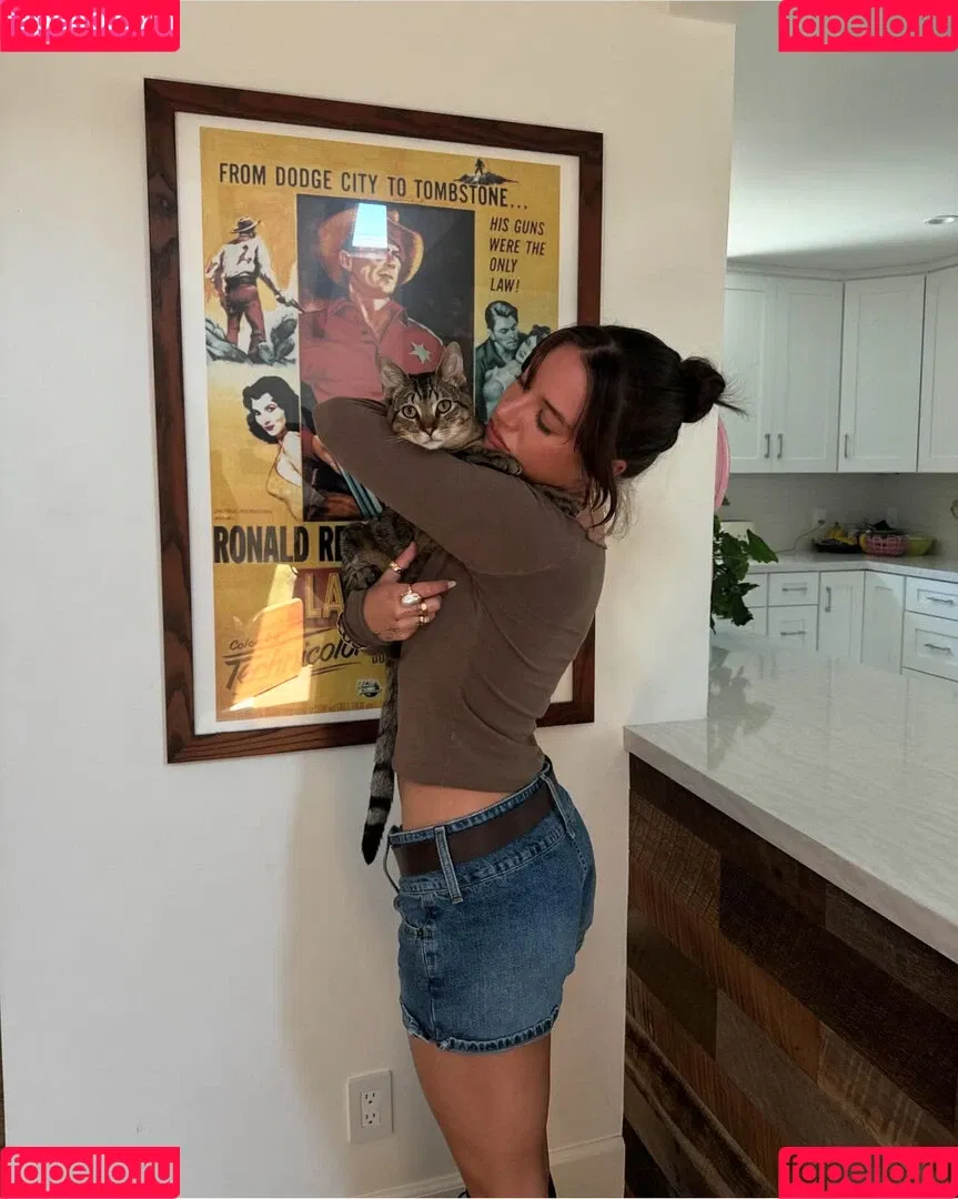 Mackenzie Ziegler / kenzie Onlyfans Photo Gallery 