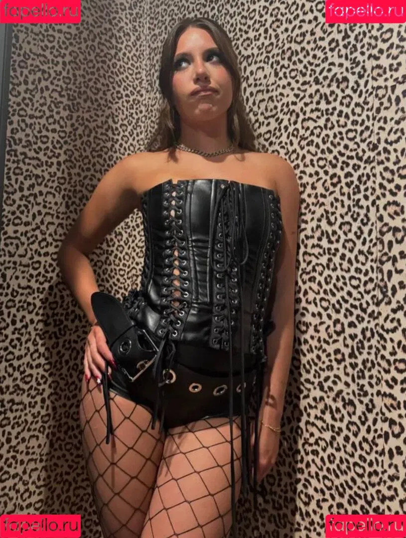 Mackenzie Ziegler / kenzie Onlyfans Photo Gallery 
