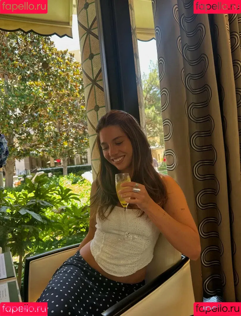 Mackenzie Ziegler / kenzie Onlyfans Photo Gallery 