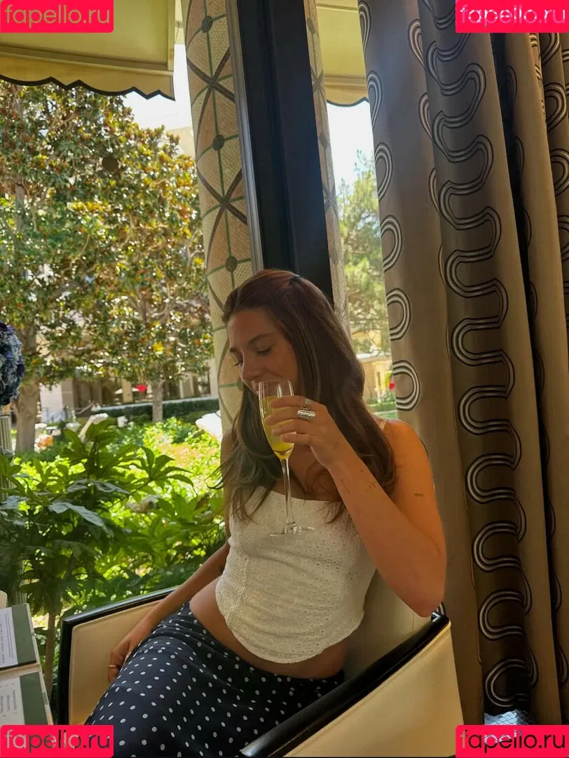 Mackenzie Ziegler / kenzie Onlyfans Photo Gallery 