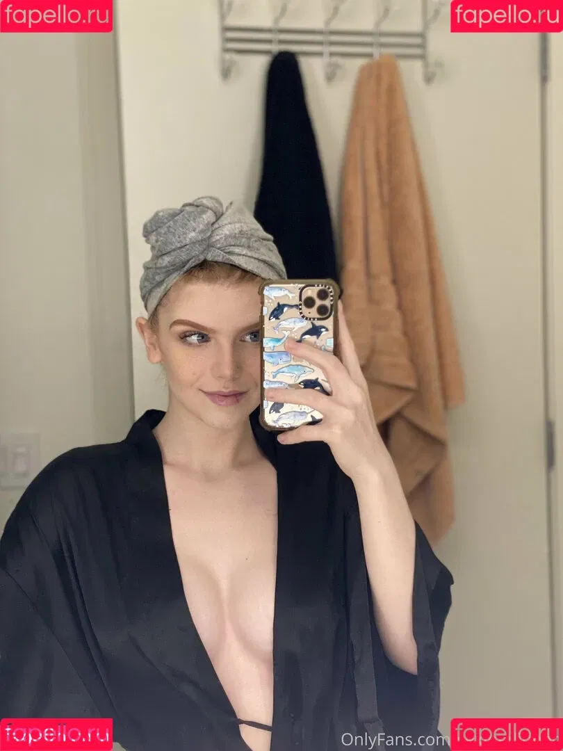 Sexyredinbed / throwanitback Onlyfans Photo Gallery 