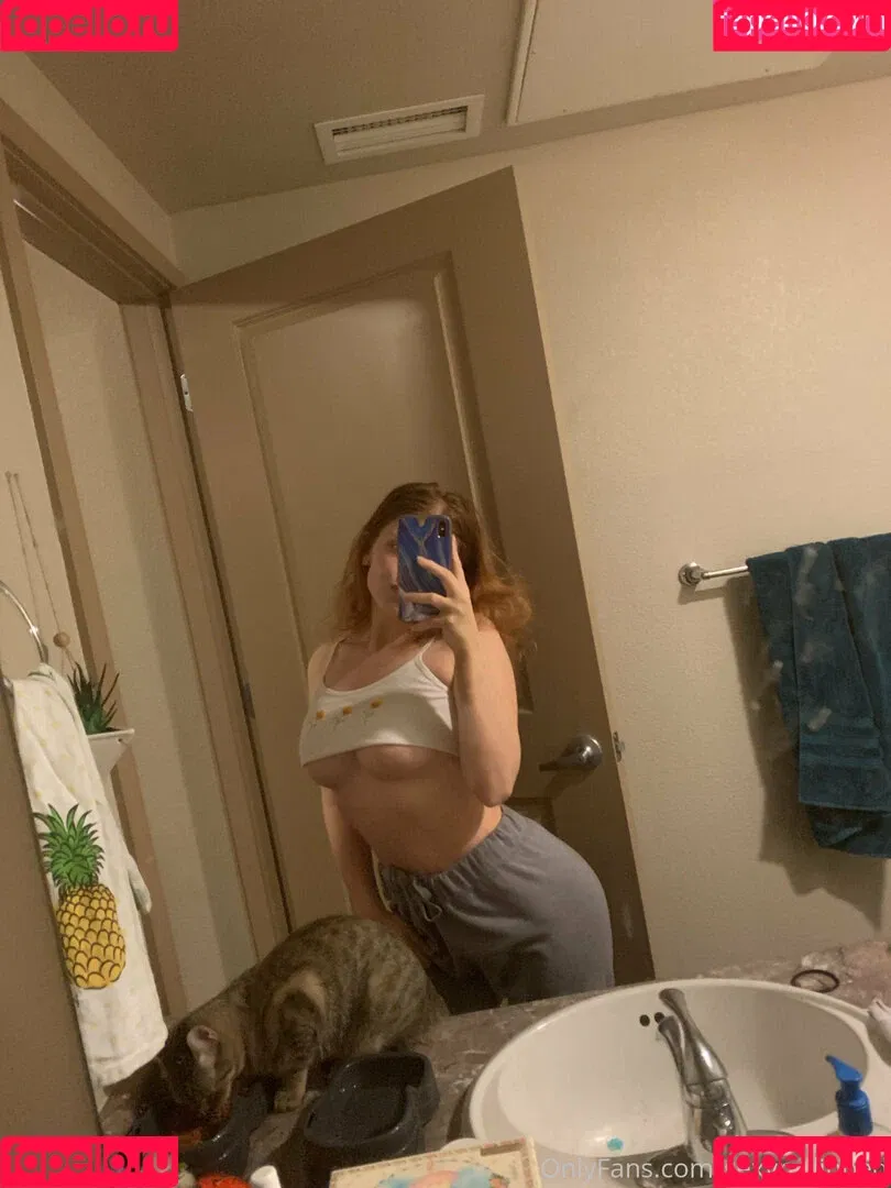Sexyredinbed / throwanitback Onlyfans Photo Gallery 