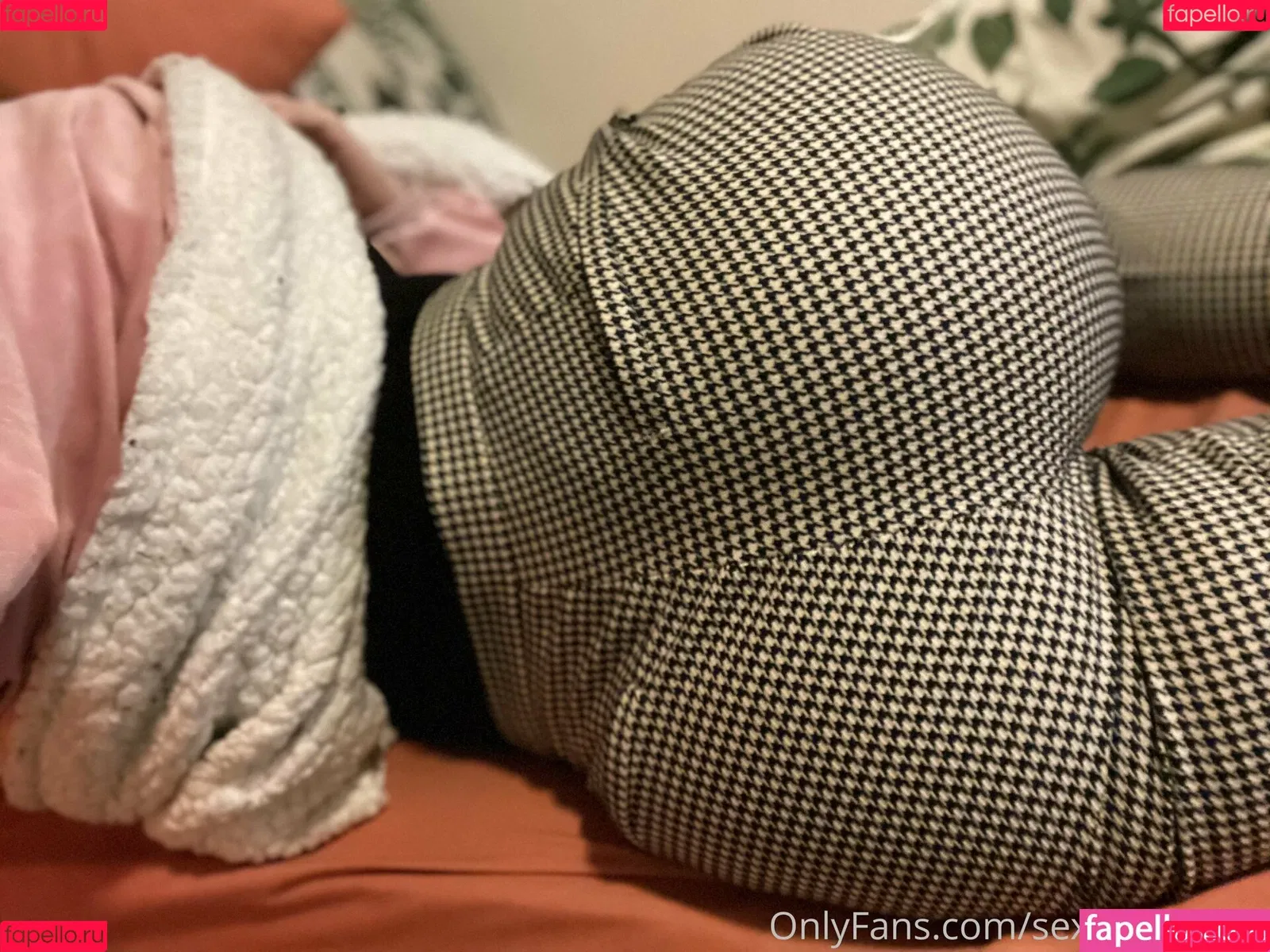 Sexyredinbed / throwanitback Onlyfans Photo Gallery 