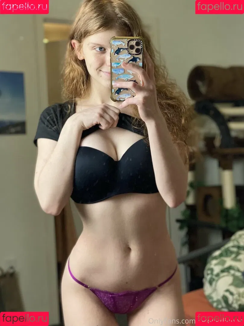 Sexyredinbed / throwanitback Onlyfans Photo Gallery 