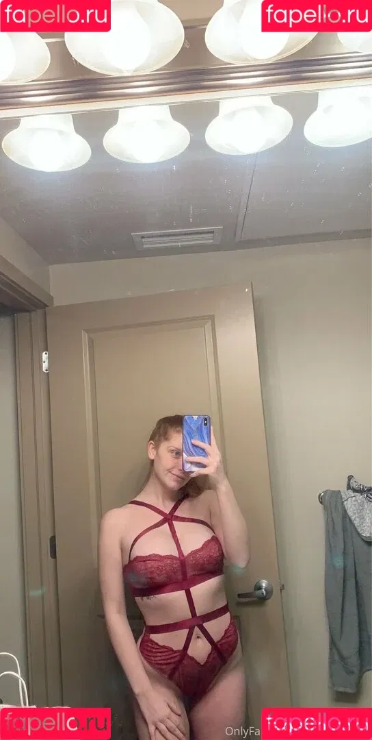 Sexyredinbed / throwanitback Onlyfans Photo Gallery 