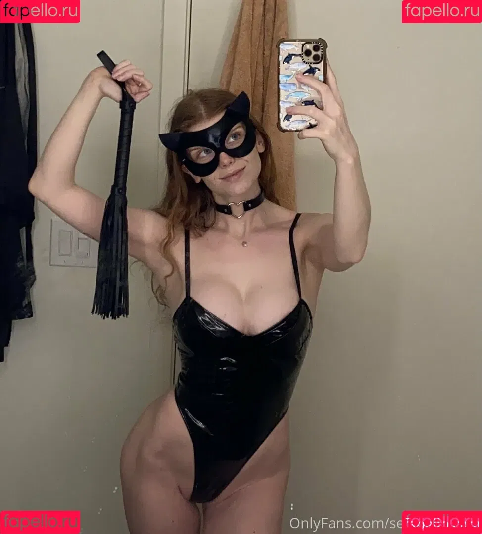 Sexyredinbed / throwanitback Onlyfans Photo Gallery 