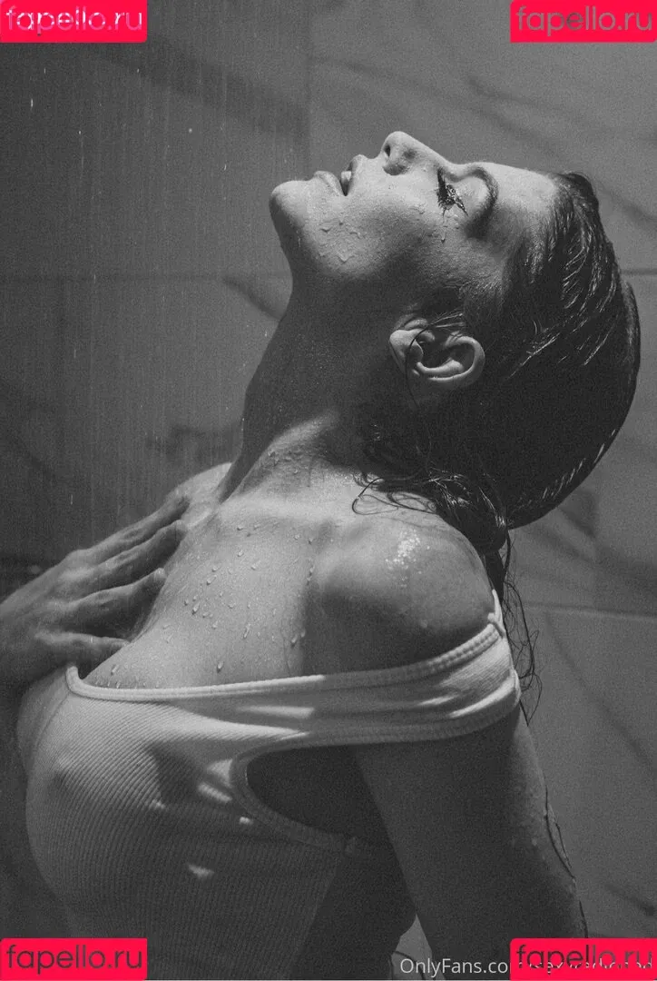 Sexyredinbed / throwanitback Onlyfans Photo Gallery 