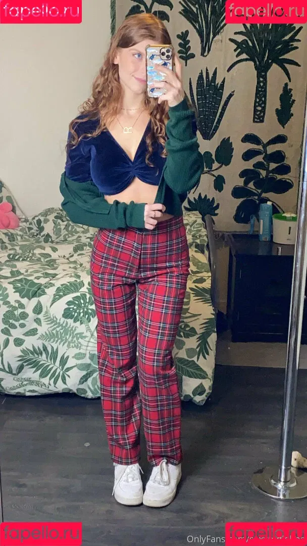 Sexyredinbed / throwanitback Onlyfans Photo Gallery 