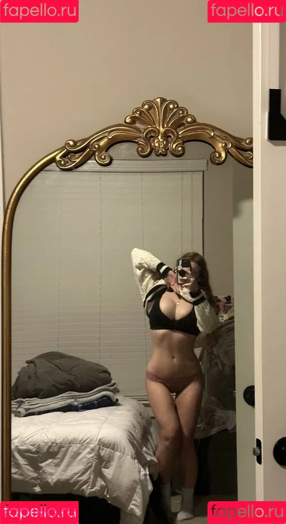 Sexyredinbed / throwanitback Onlyfans Photo Gallery 