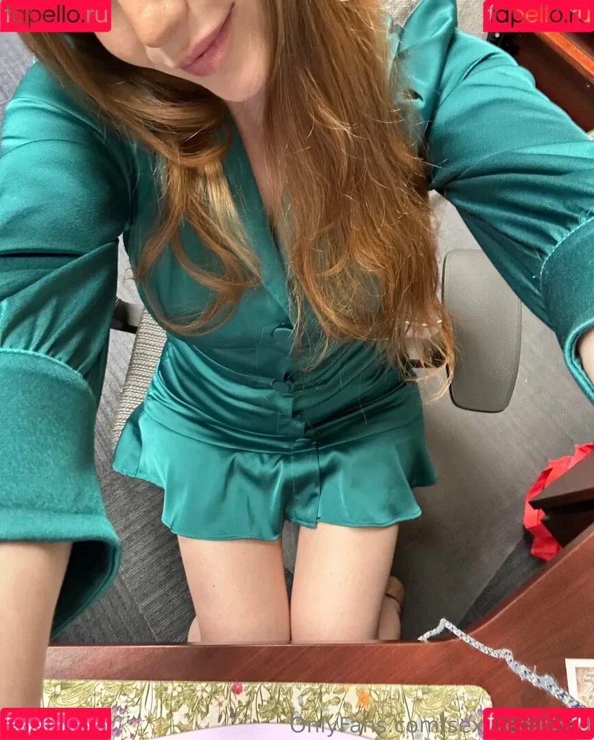 Sexyredinbed / throwanitback Onlyfans Photo Gallery 