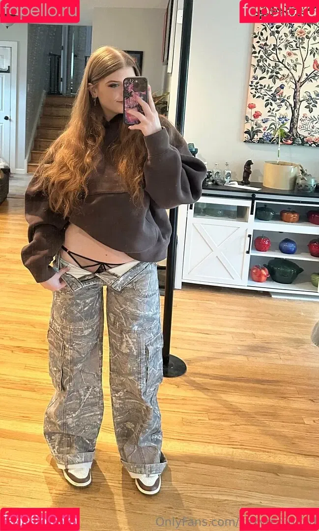 Sexyredinbed / throwanitback Onlyfans Photo Gallery 
