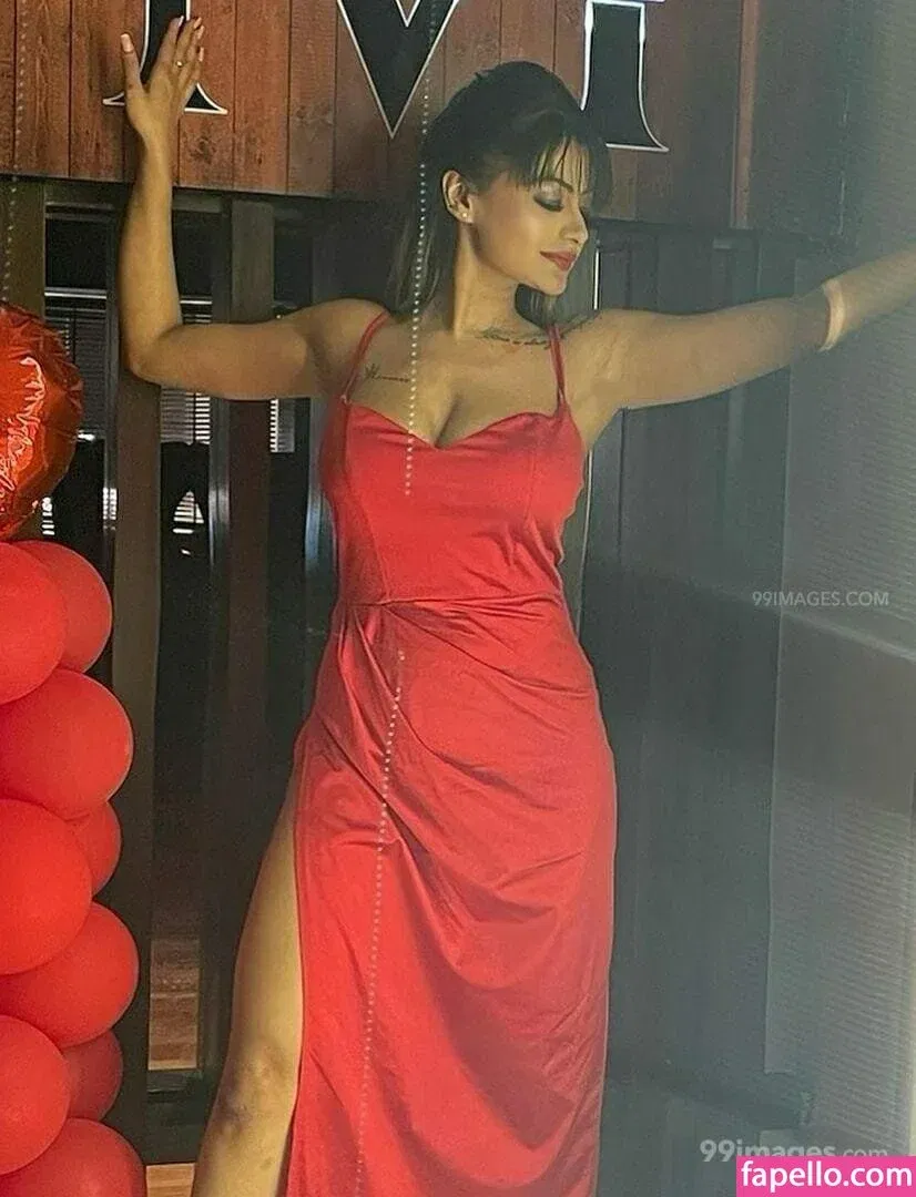 Suhaani Laskar Onlyfans Photo Gallery 