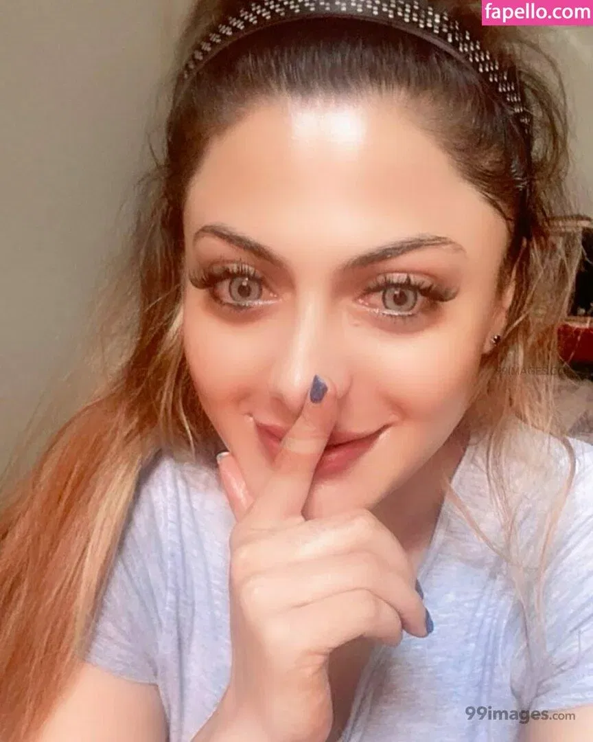 Suhaani Laskar Onlyfans Photo Gallery 