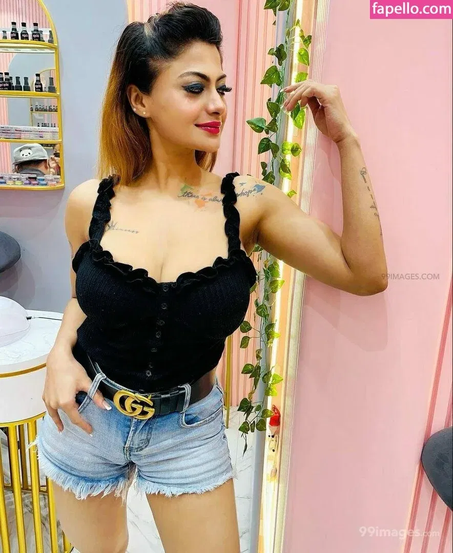 Suhaani Laskar Onlyfans Photo Gallery 