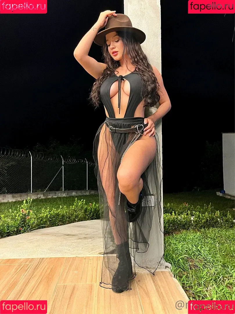 Mel Wood / melwood / melwood_official Onlyfans Photo Gallery 