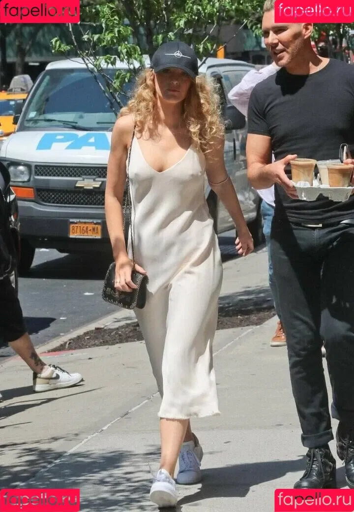 Blake Lively / blakelively Onlyfans Photo Gallery 