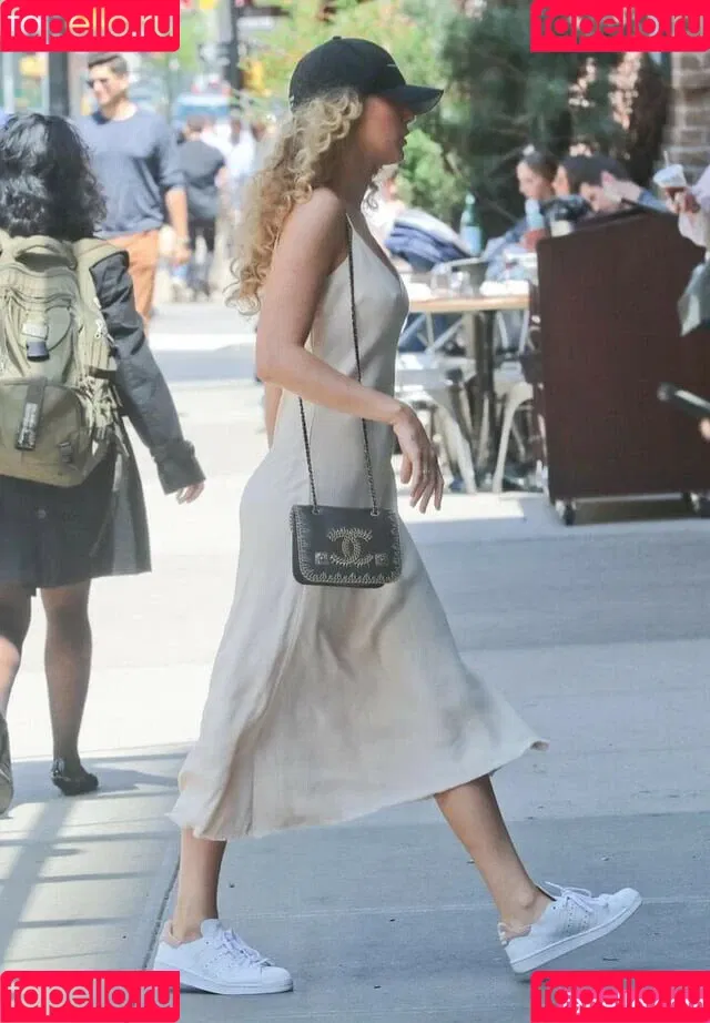 Blake Lively / blakelively Onlyfans Photo Gallery 