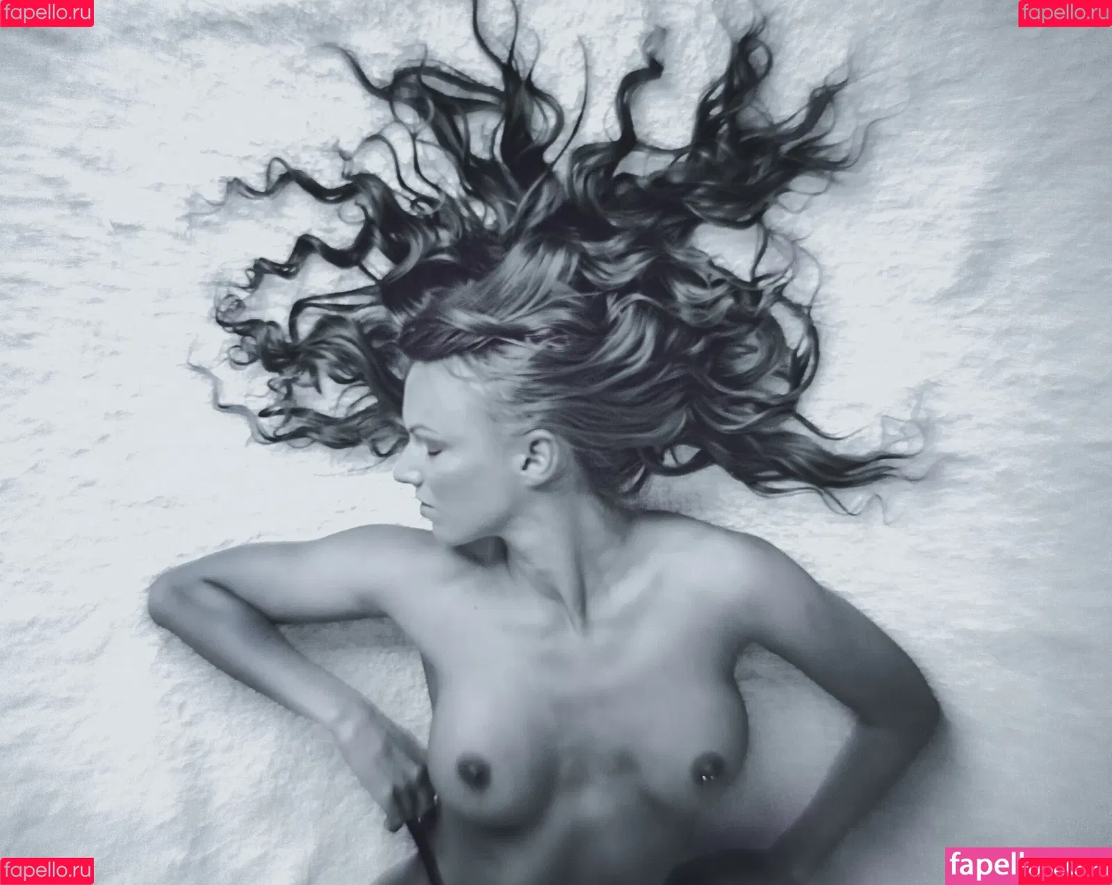 Be Nessie / Inna Tikhonova / Tikhoninna / onlynessie / sailorlynx Onlyfans Photo Gallery 