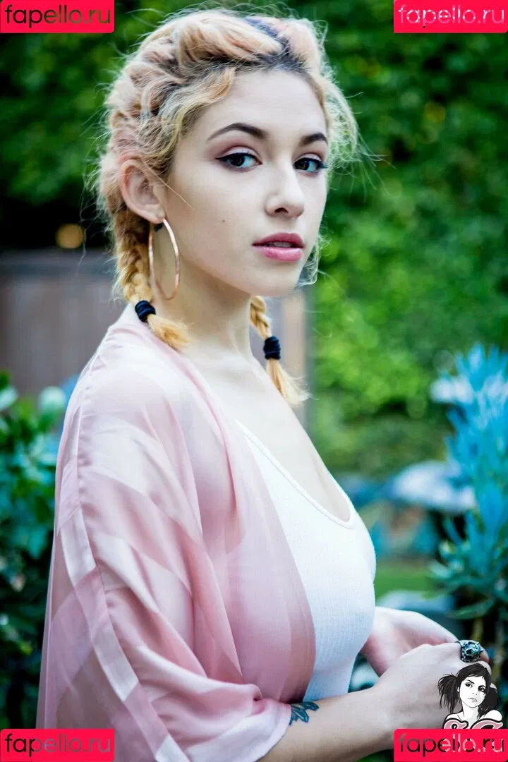 Sophoulla / patreon / sophoulla64 Onlyfans Photo Gallery 