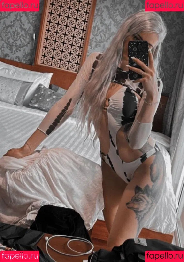 Farbenfuchs / Leslie / calisto.c Onlyfans Photo Gallery 