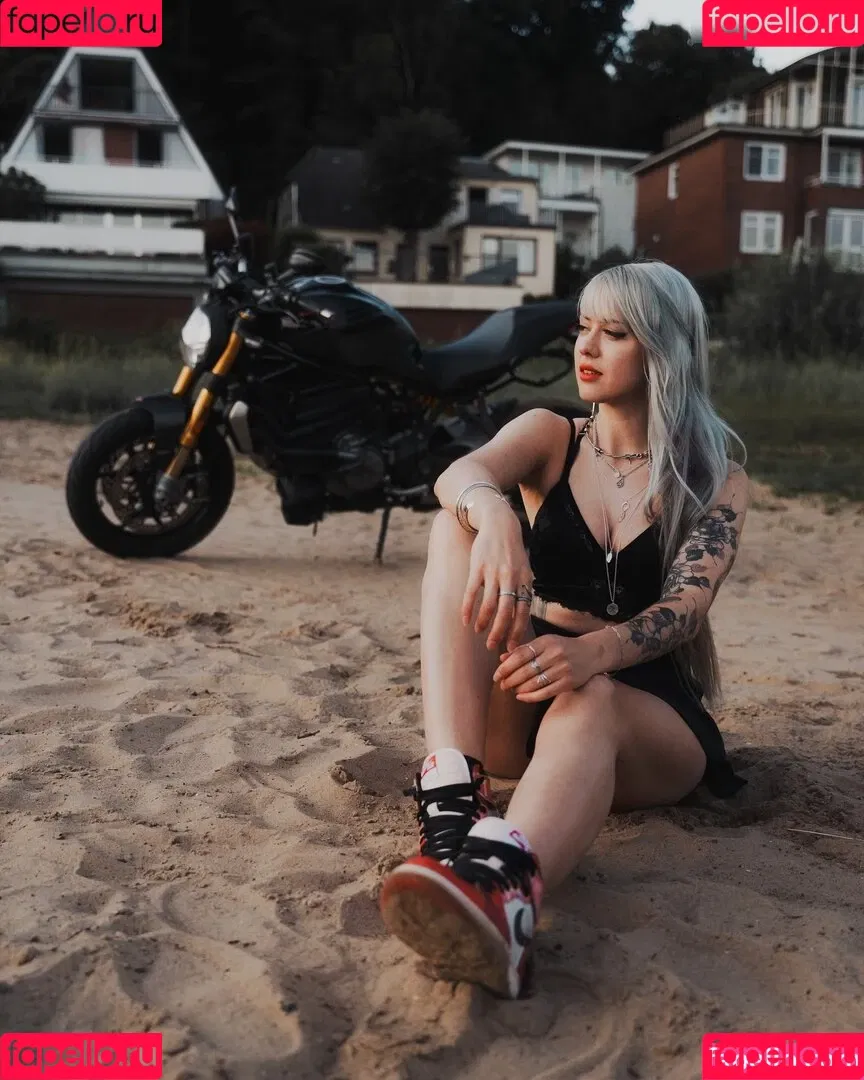 Farbenfuchs / Leslie / calisto.c Onlyfans Photo Gallery 