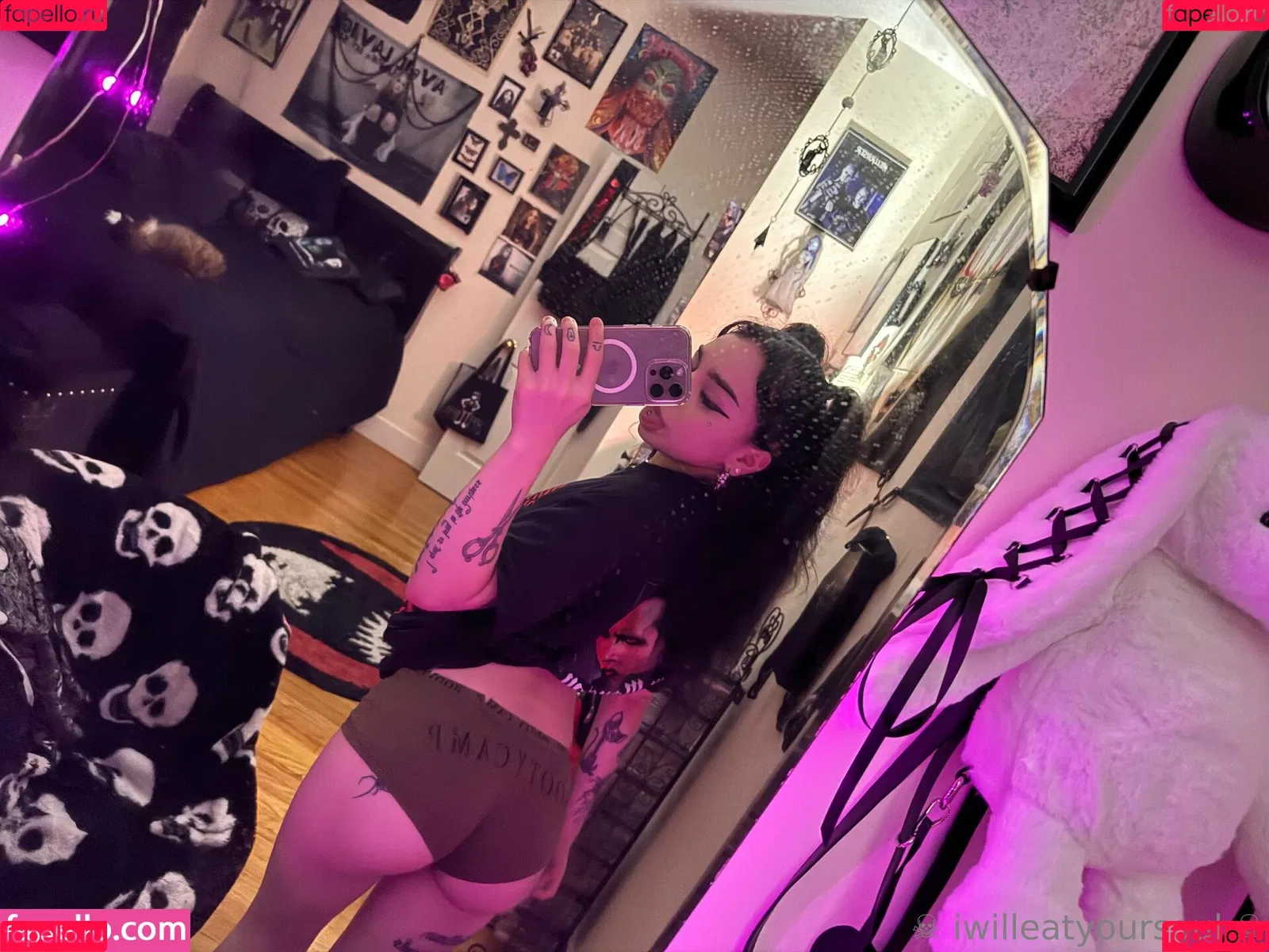 iwilleatyoursoul Onlyfans Photo Gallery 