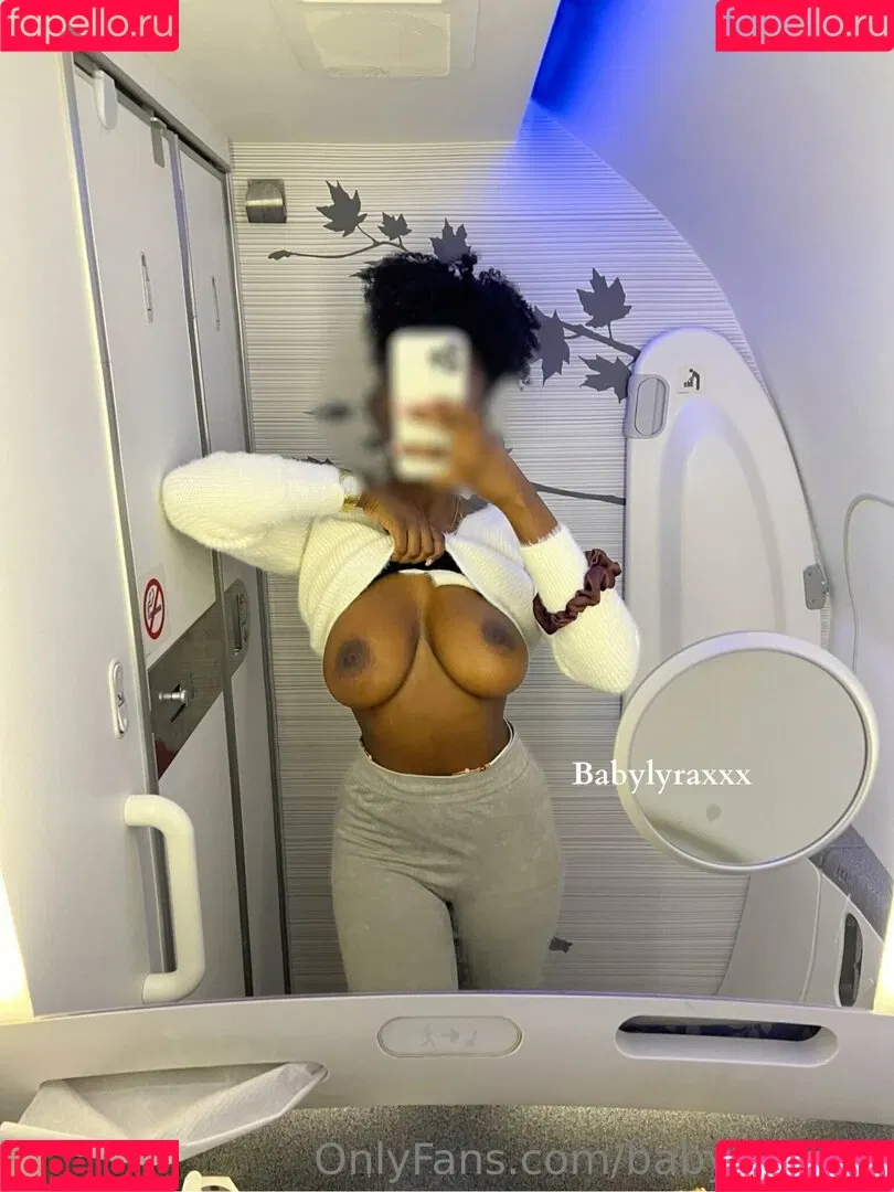 Lyra Amorr / babylyraxx / babylyraxxx Onlyfans Photo Gallery 