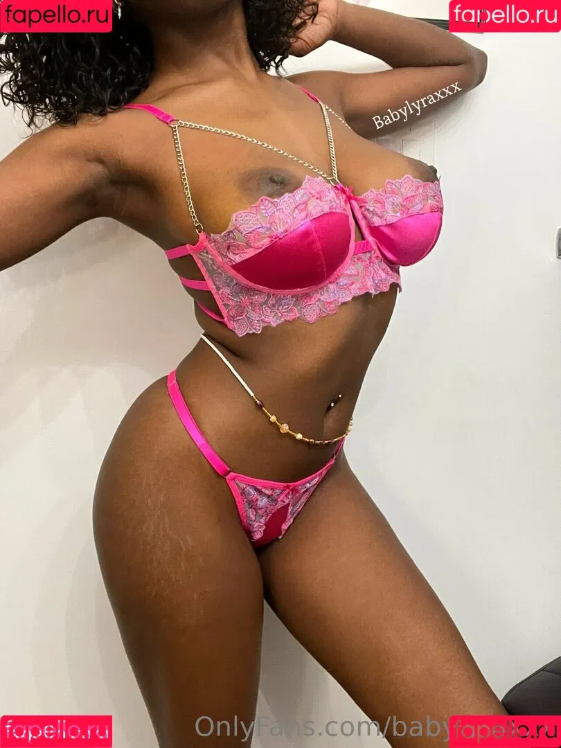 Lyra Amorr / babylyraxx / babylyraxxx Onlyfans Photo Gallery 