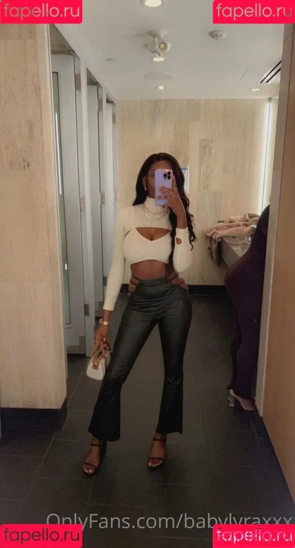 Lyra Amorr / babylyraxx / babylyraxxx Onlyfans Photo Gallery 