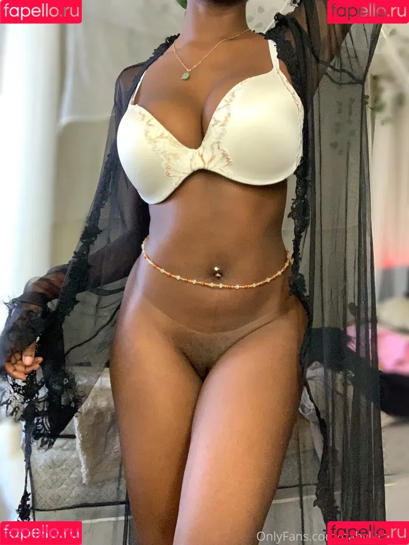 Lyra Amorr / babylyraxx / babylyraxxx Onlyfans Photo Gallery 