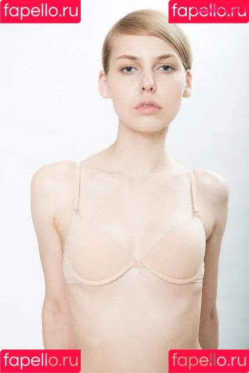 Alina Rin / alinarin / alinarinrin / arinushika / deepfake Onlyfans Photo Gallery 