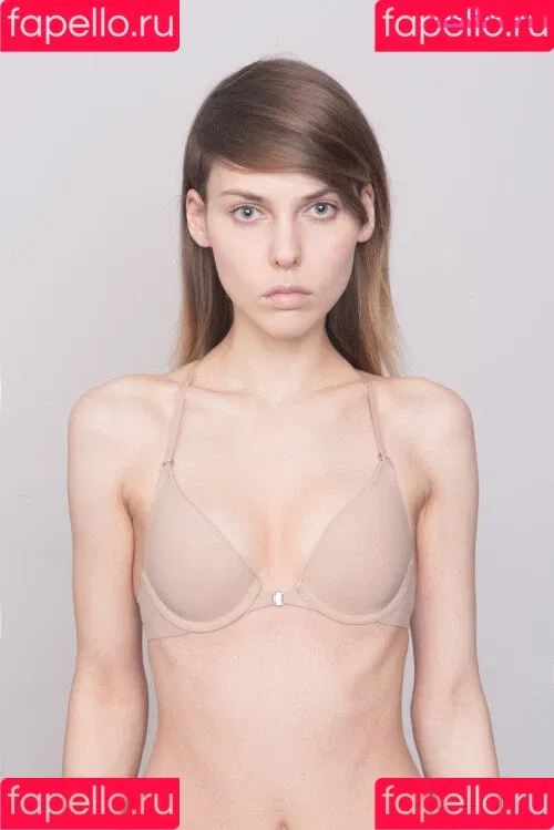 Alina Rin / alinarin / alinarinrin / arinushika / deepfake Onlyfans Photo Gallery 
