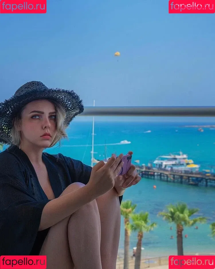 Alina Rin / alinarin / alinarinrin / arinushika / deepfake Onlyfans Photo Gallery 
