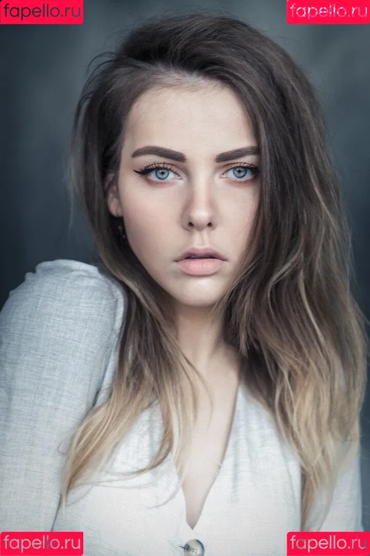 Alina Rin / alinarin / alinarinrin / arinushika / deepfake Onlyfans Photo Gallery 