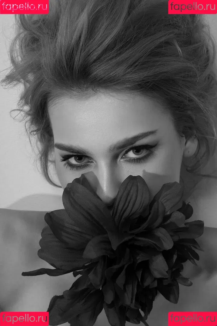 Alina Rin / alinarin / alinarinrin / arinushika / deepfake Onlyfans Photo Gallery 